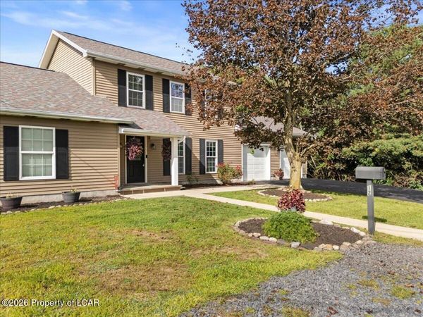 12 Pinewood Drive, Laflin, PA 18702