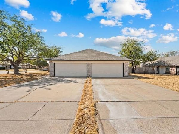 7712 Brandi Place , North Richland Hills, TX 76182