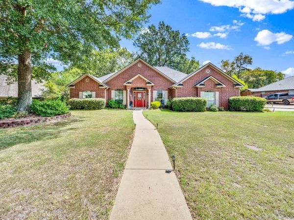 3808 Clarkway Place, Longview, TX 75605
