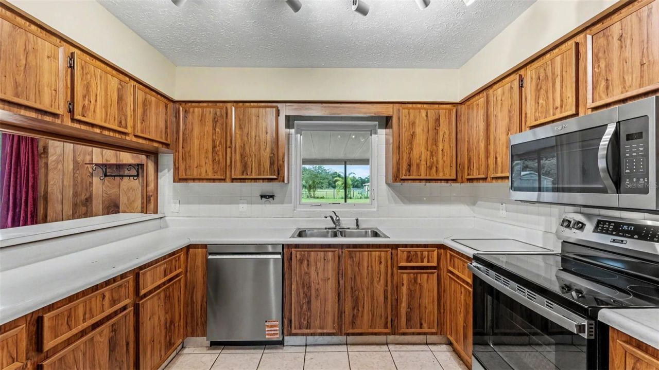 2742 Dad Weldon Rd, Dover, FL 33527 Photo