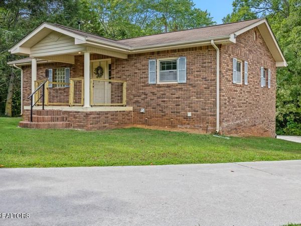 1020 Bledsoe Drive, Etowah, TN 37331