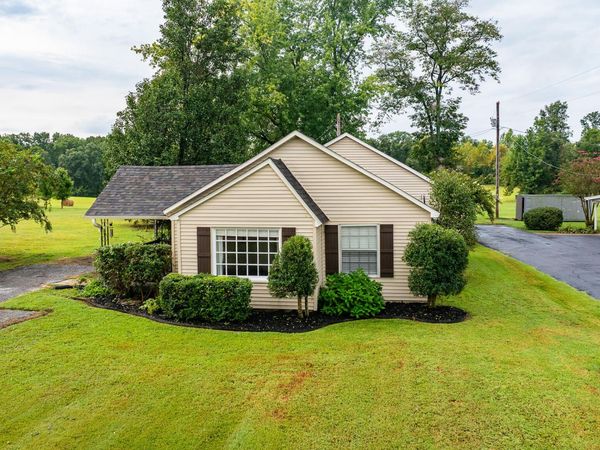 551 Pikeview St., Dresden, TN 38225