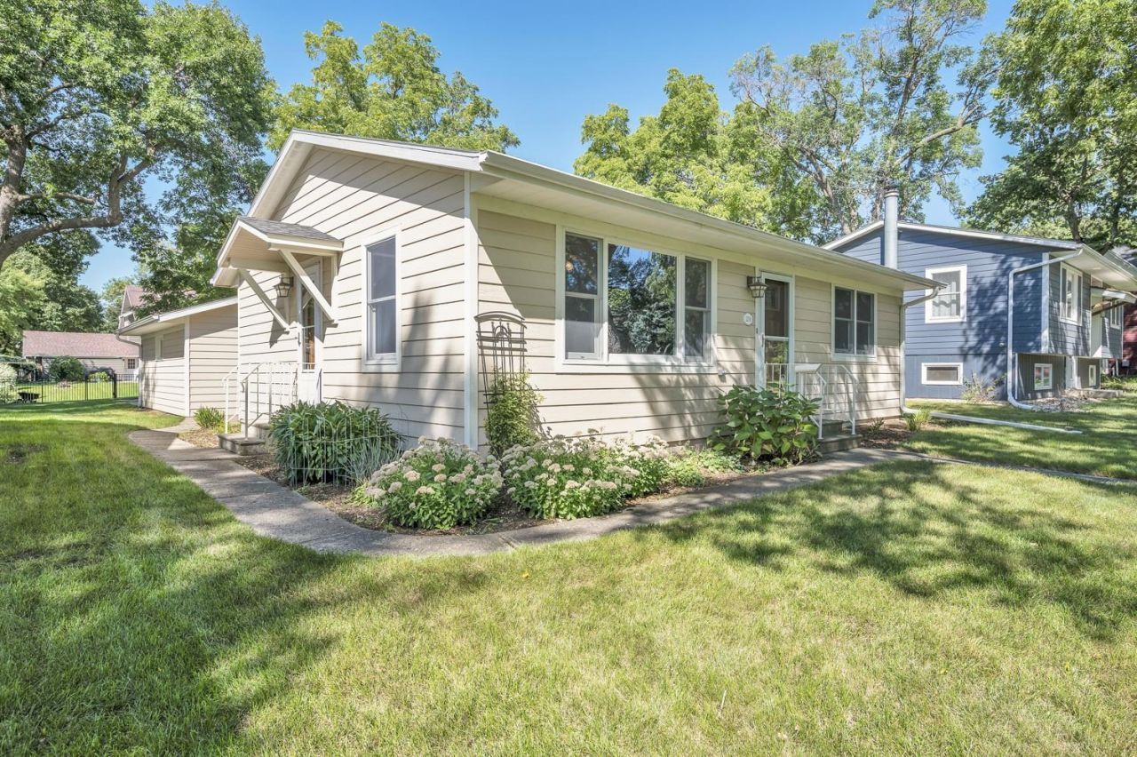 1206 Gary Avenue , Spirit Lake, IA 51360 Main Photo