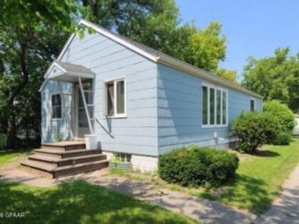 1602 DYKE Avenue, Grand Forks, ND 58203
