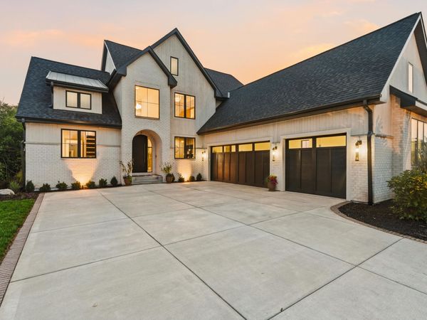 W184N5135 Sunrise Ln, Menomonee Falls, WI 53051