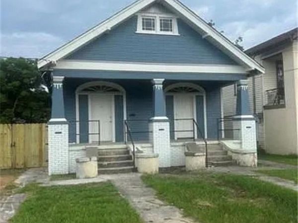 2430 CLOVER Street , New Orleans, LA 70122