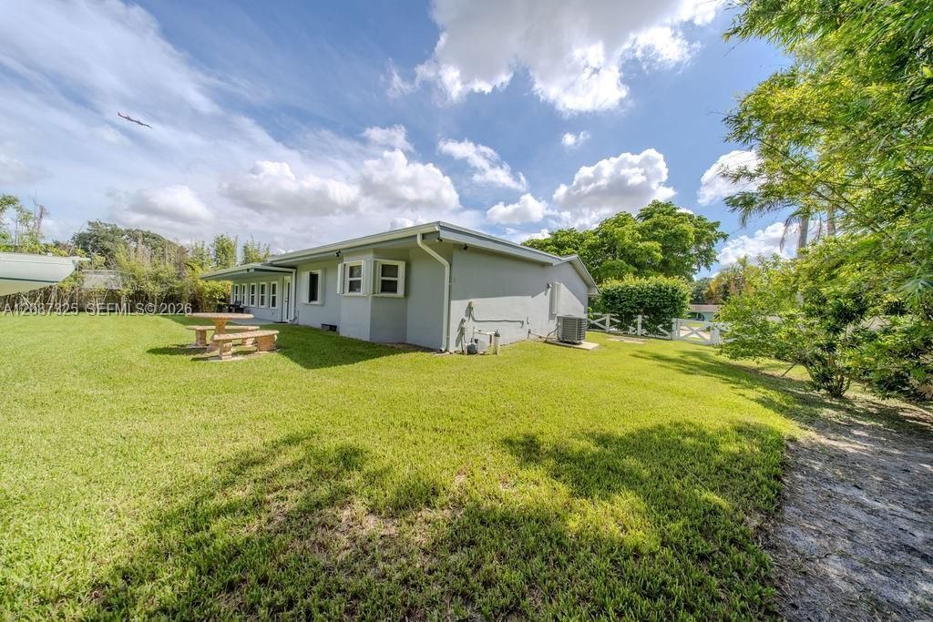 4391 SW 77th Ave, Davie, FL 33328 Photo
