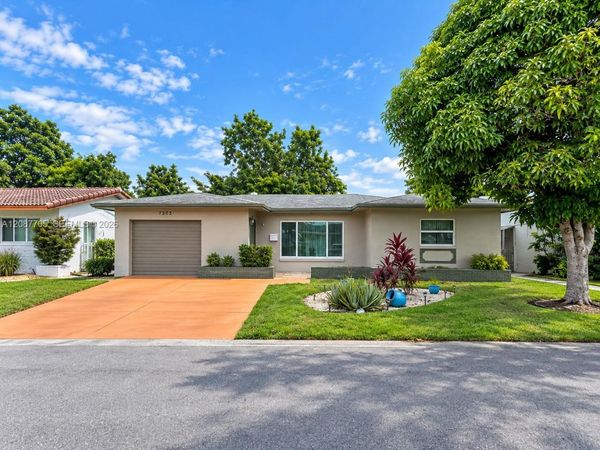 7303 NW 59th St , Tamarac, FL 33321