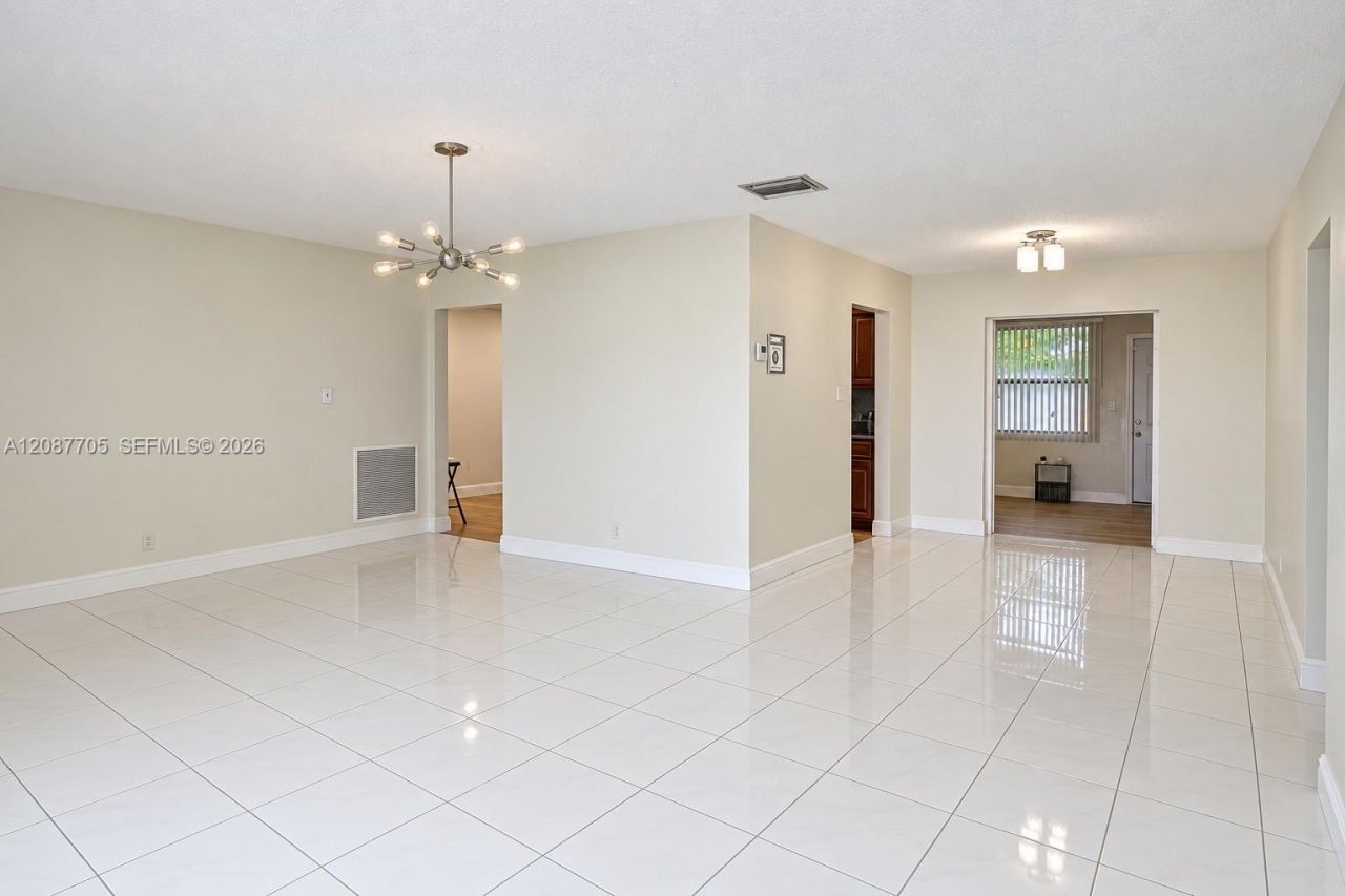 7303 NW 59th St, Tamarac, FL 33321 Photo