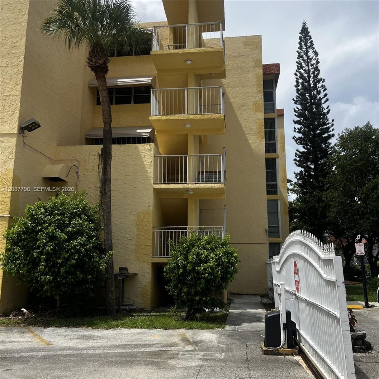 200 172nd St, Unit 504, Sunny Isles Beach, FL 33160 Photo