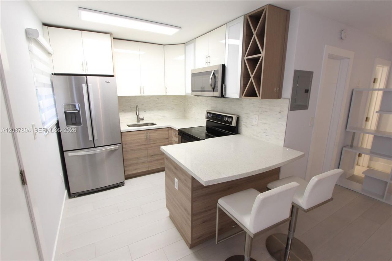 427 Santander Ave, Unit 202, Coral Gables, FL 33134 Photo