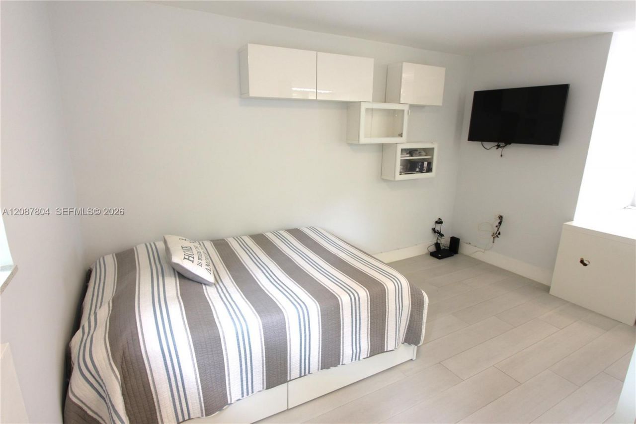 427 Santander Ave, Unit 202, Coral Gables, FL 33134 Photo