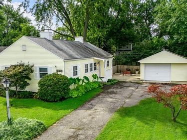 512 Earnshaw Drive, Kettering, OH 45429