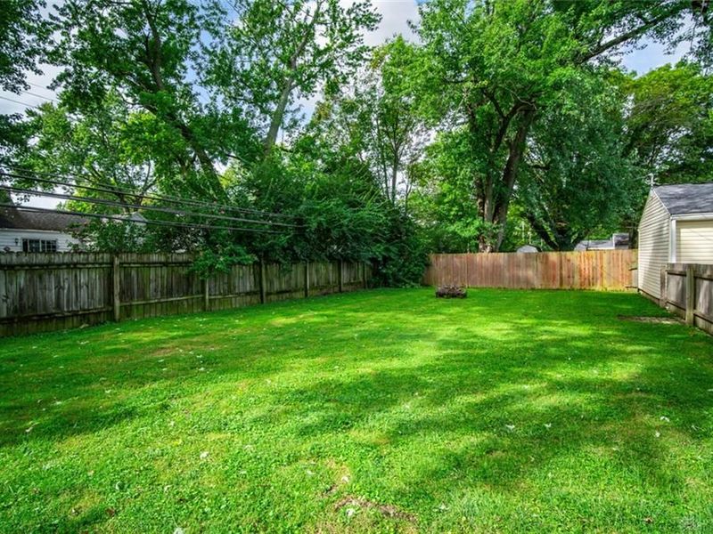 512 Earnshaw Drive, Kettering, OH 45429 Photo 18