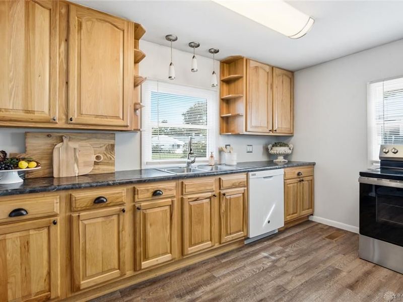 512 Earnshaw Drive, Kettering, OH 45429 Photo 6