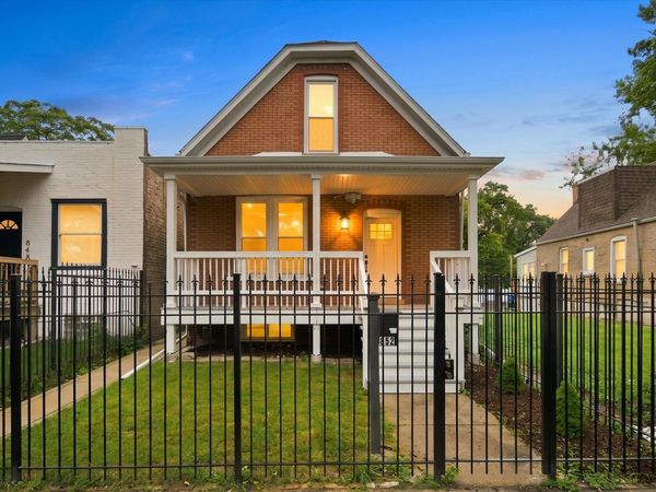 852 N Trumbull Avenue, Chicago, IL 60651
