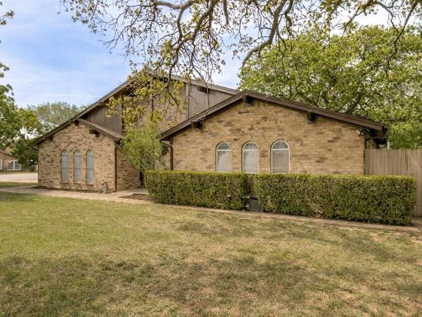 6917 Smithfield Road, North Richland Hills, TX 76182