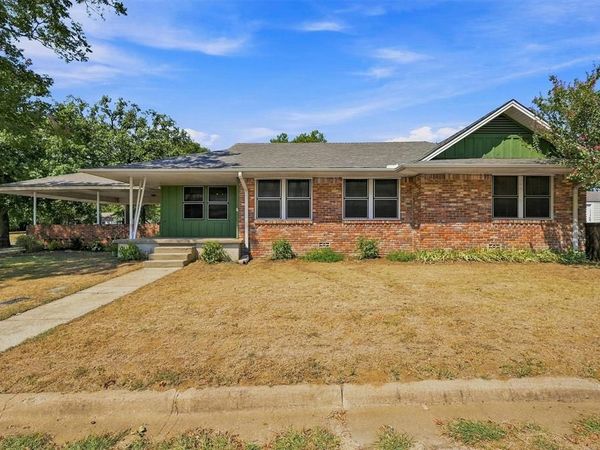 901 W Hanna Street , Denison, TX 75020