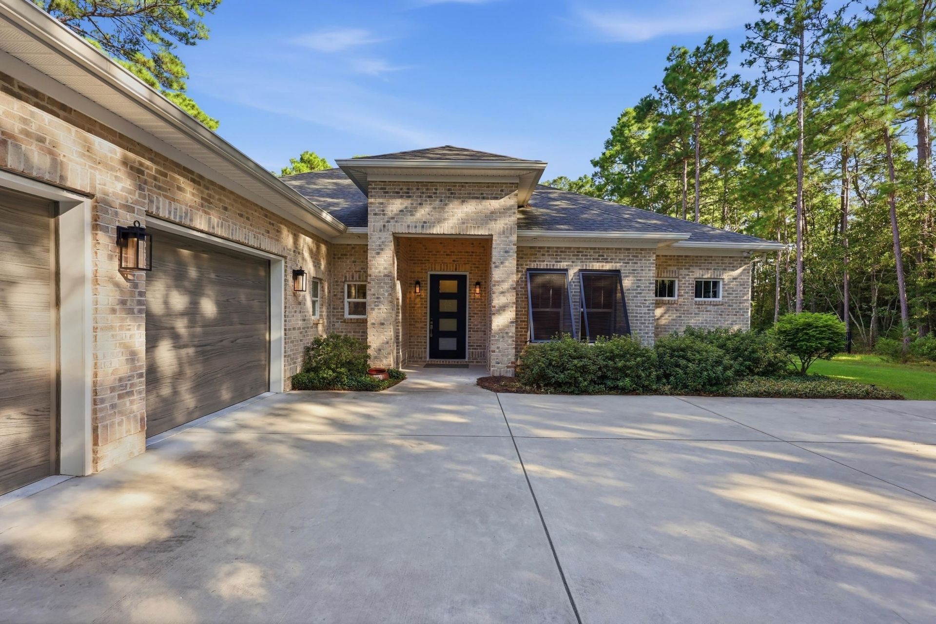 5185 Alwoodley Ln. Photo 2
