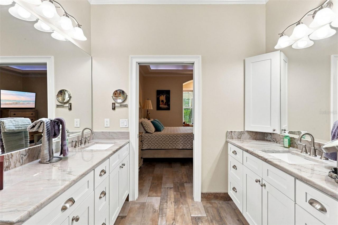 251 W Delaware Avenue, Lake Helen, FL 32744 Photo