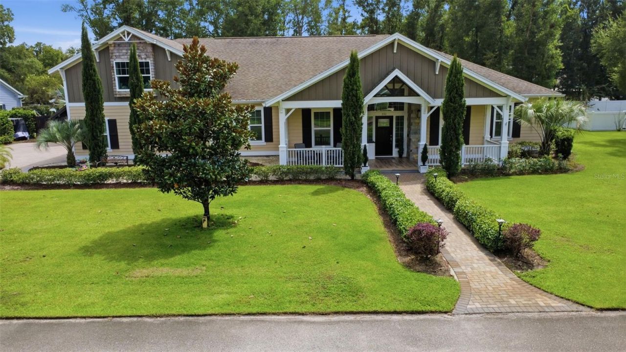 251 W Delaware Avenue, Lake Helen, FL 32744 Photo