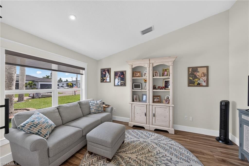 8 NW 36th Ave, Cape Coral, FL 33993 Photo