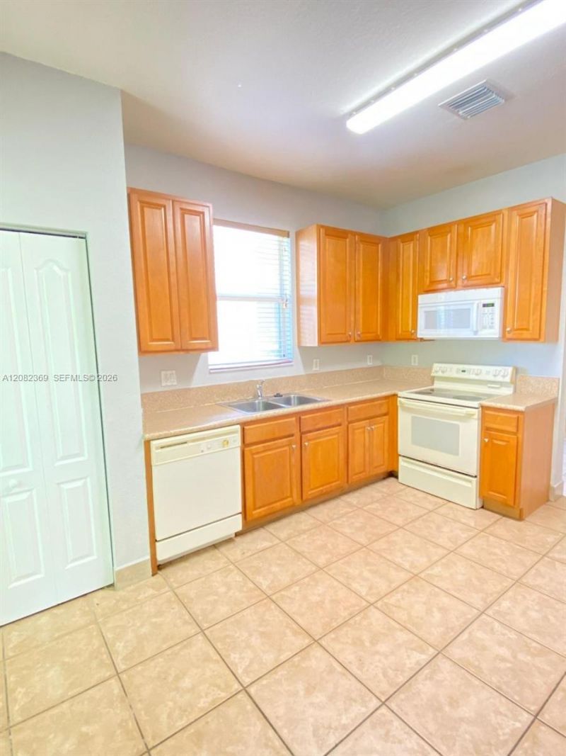 2302 NE 37th Ter, Unit 2302, Homestead, FL 33033 Photo