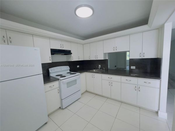 443 NE 195th St, Unit 338, Miami, FL 33179