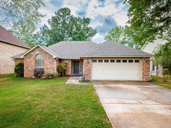 210 Chantilly Circle, Maumelle, AR 72113