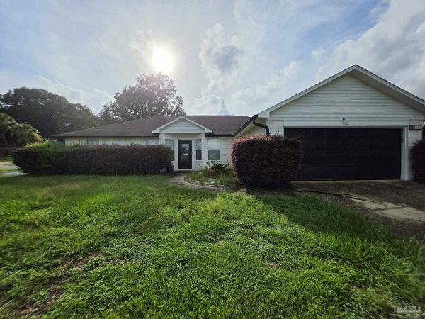 3101 Lost Creek Dr, Cantonment, FL 32533