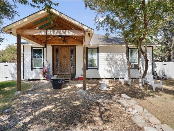 104 Pink Dahlia DR, Dale, TX 78616