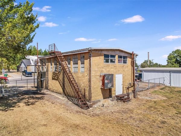 1018 N Main ST, Taylor, TX 76574