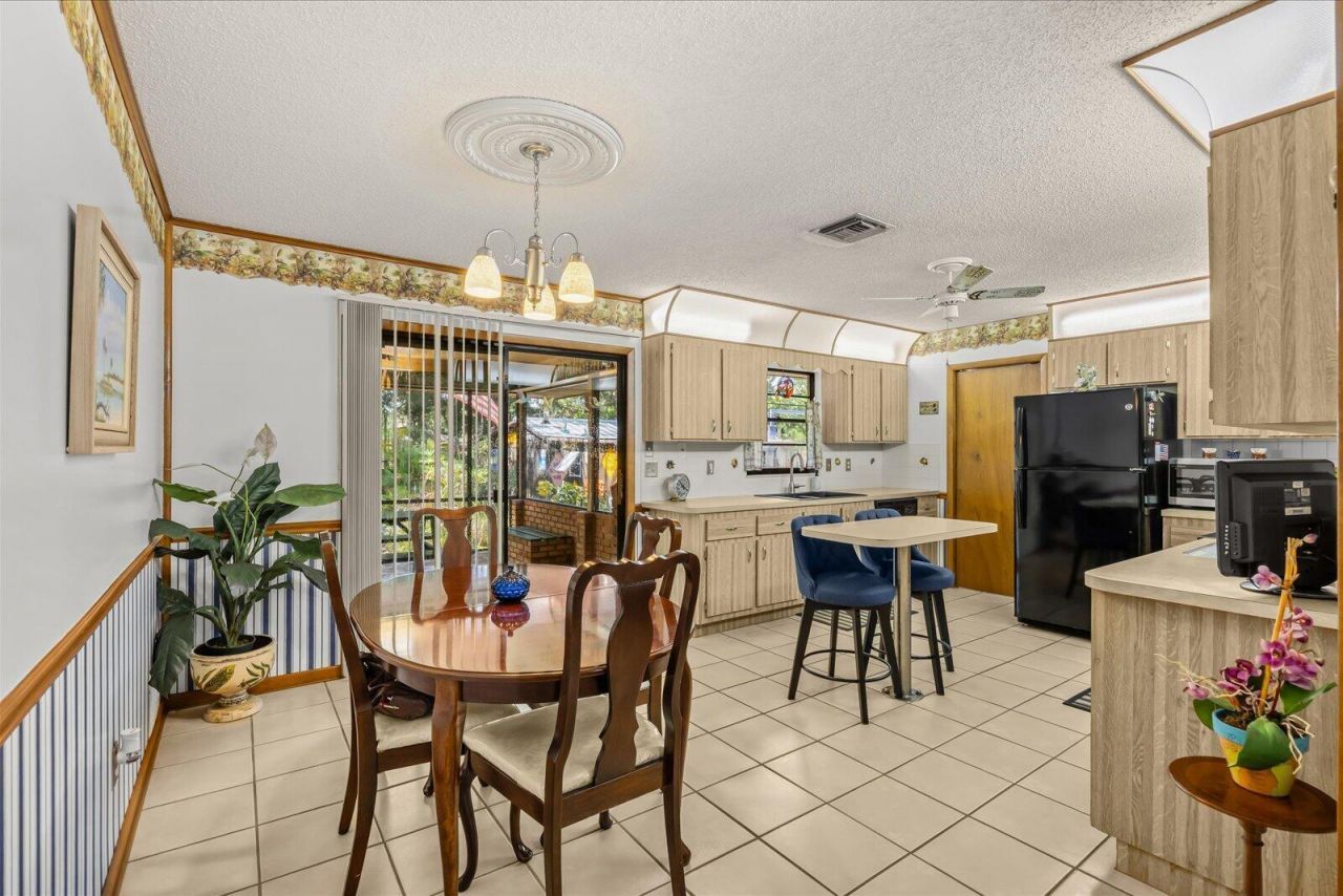 351 Baysinger Avenue, Fort Pierce, FL 34982 Photo