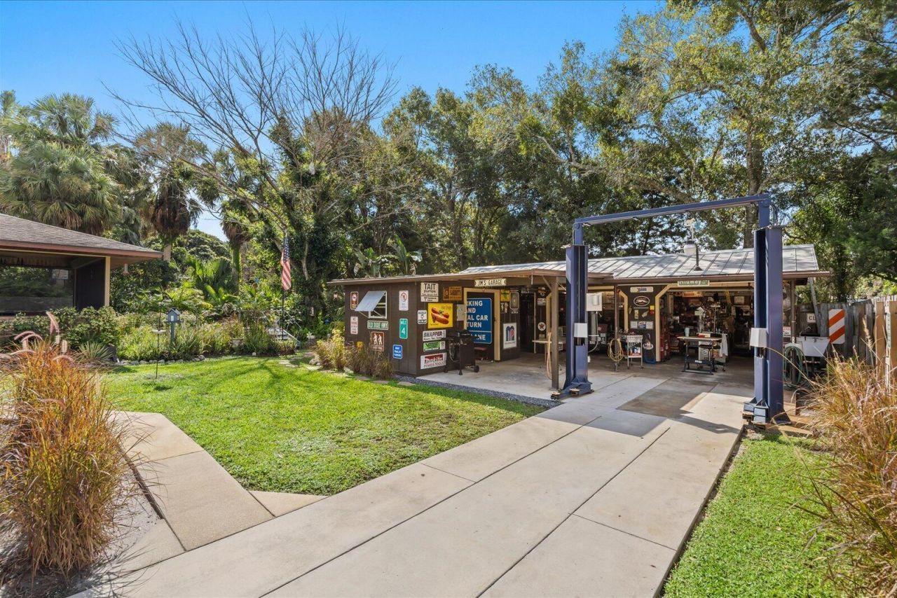 351 Baysinger Avenue, Fort Pierce, FL 34982 Photo
