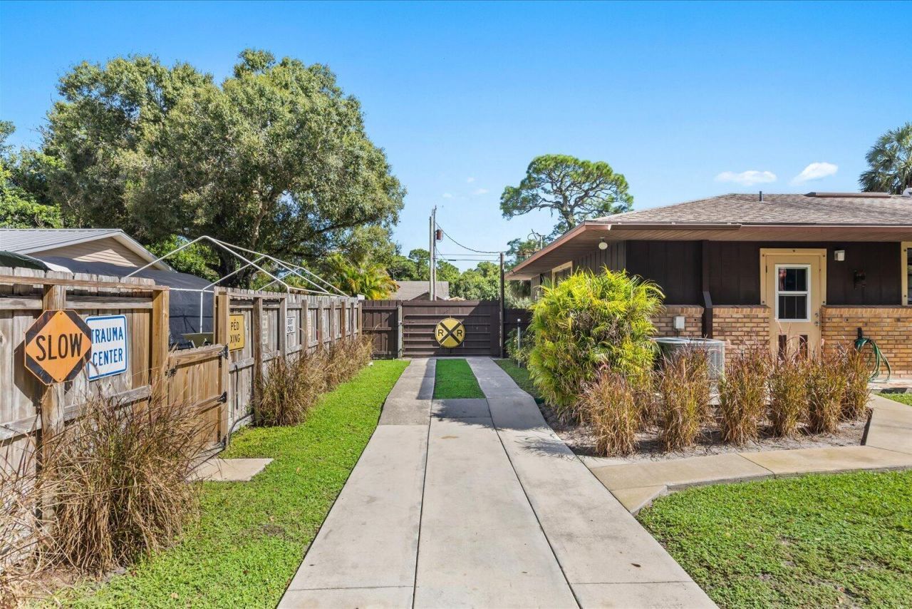 351 Baysinger Avenue, Fort Pierce, FL 34982 Photo