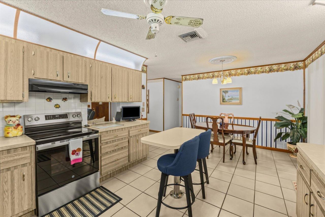 351 Baysinger Avenue, Fort Pierce, FL 34982 Photo