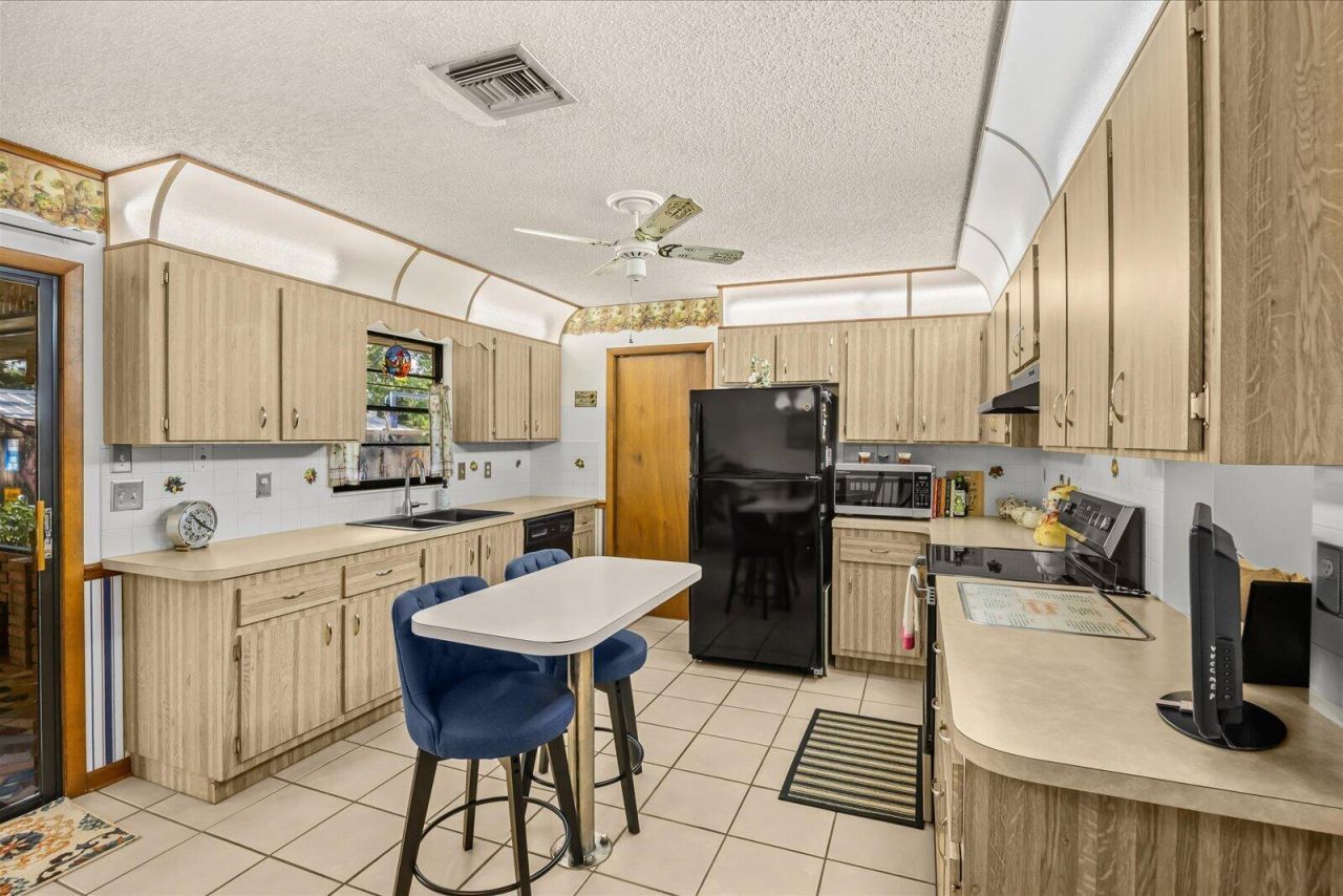 351 Baysinger Avenue, Fort Pierce, FL 34982 Photo