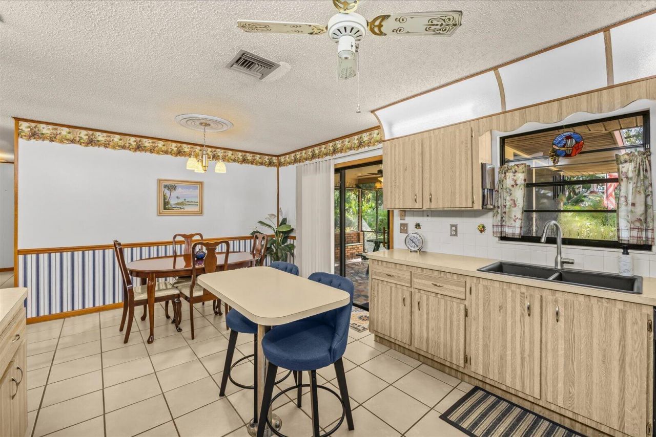 351 Baysinger Avenue, Fort Pierce, FL 34982 Photo
