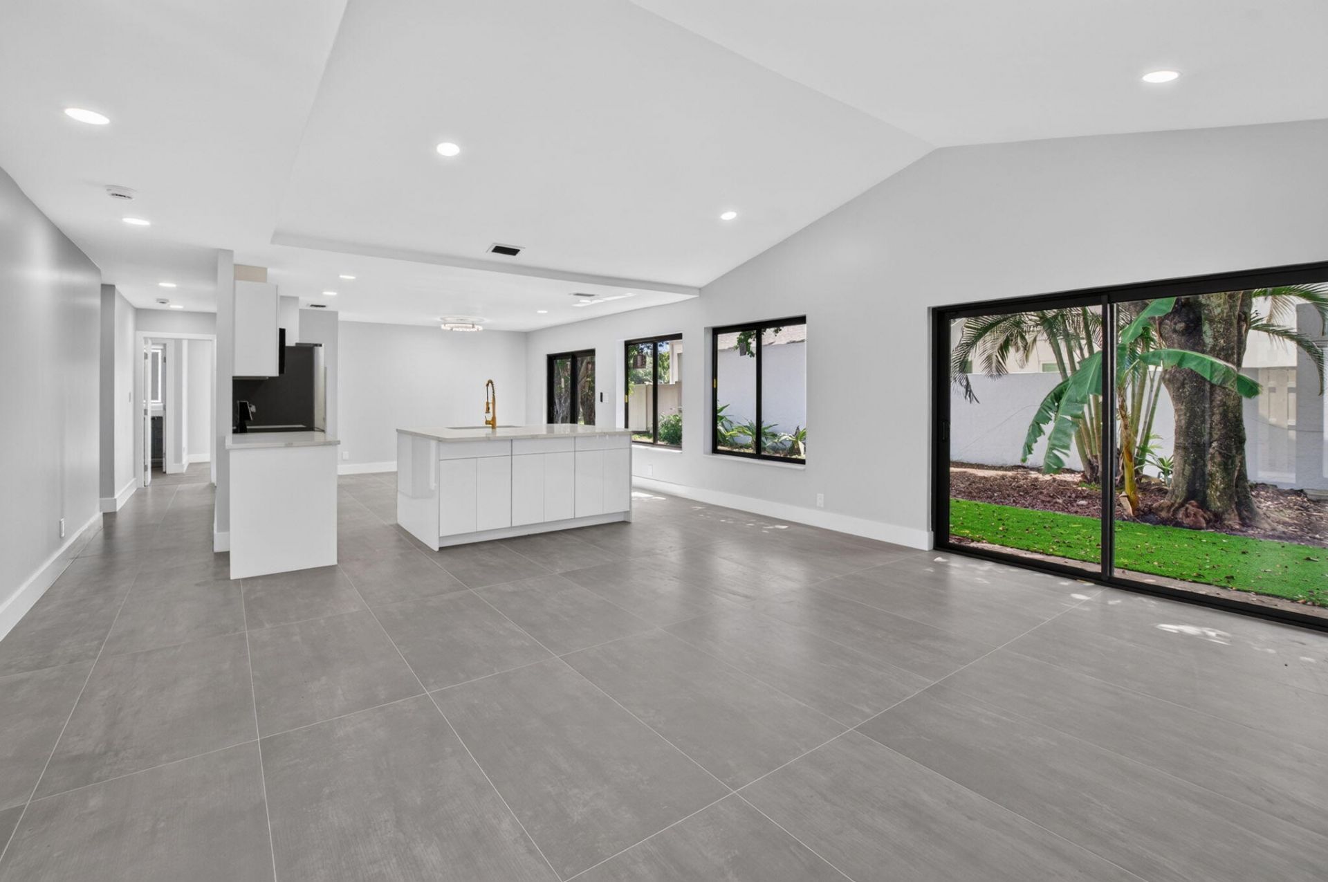 905 NW 21st Way, Delray Beach, FL 33445 Photo