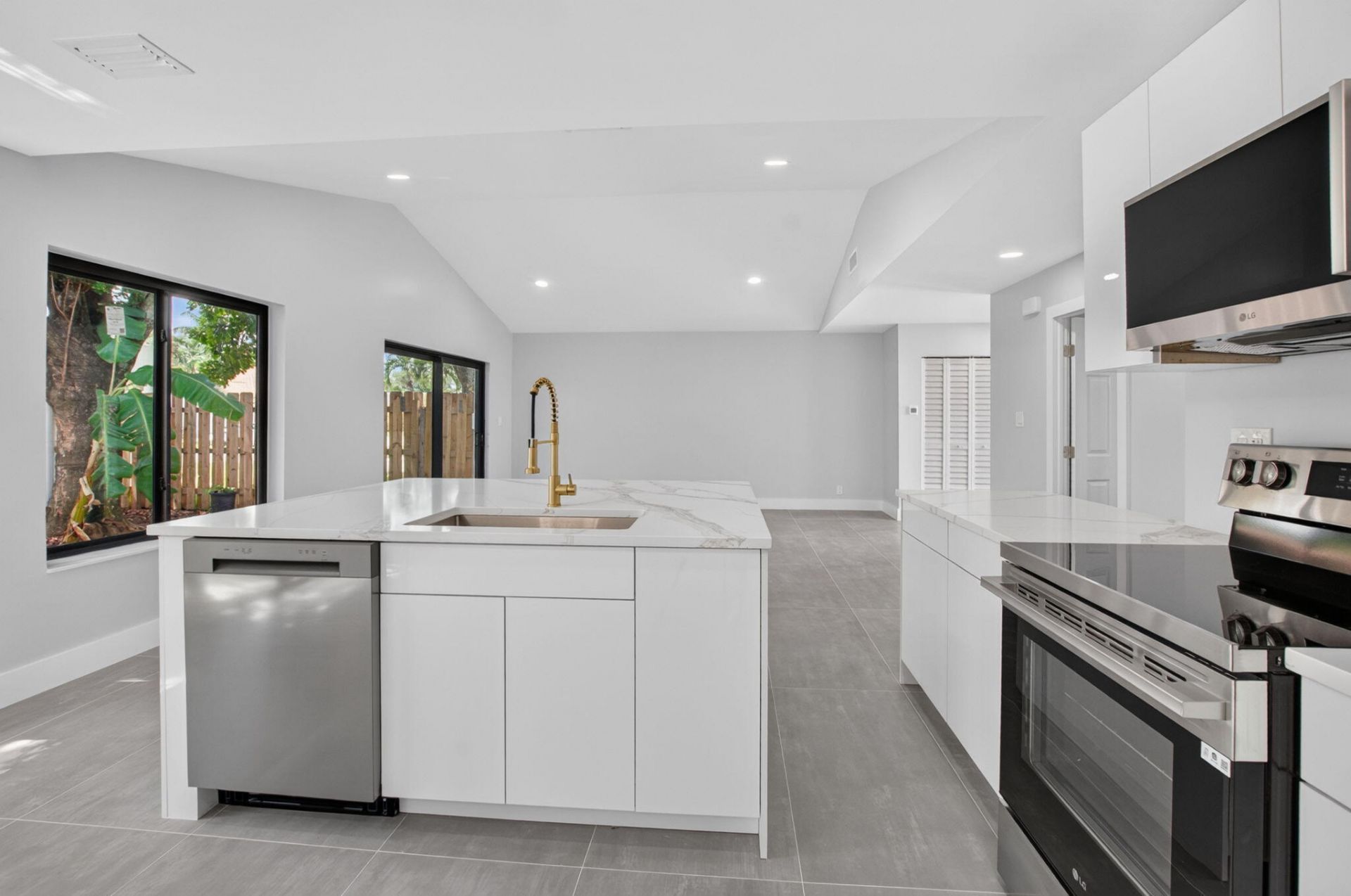 905 NW 21st Way, Delray Beach, FL 33445 Photo