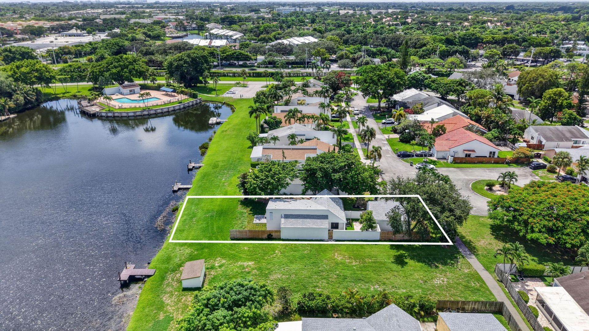 905 NW 21st Way, Delray Beach, FL 33445 Photo