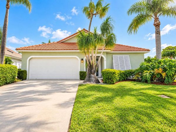 6193 SE WINDSONG Lane, Stuart, FL 34997