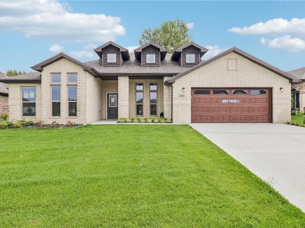 8523 Pickering Street, Lenexa, KS 66227