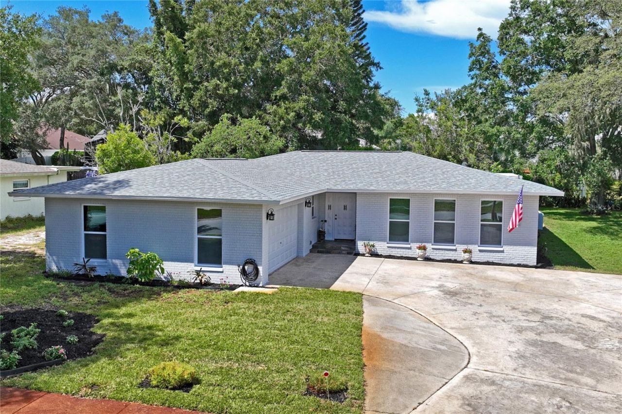 1131 Lancer Lane, Tarpon Springs, FL 34689 Main Photo
