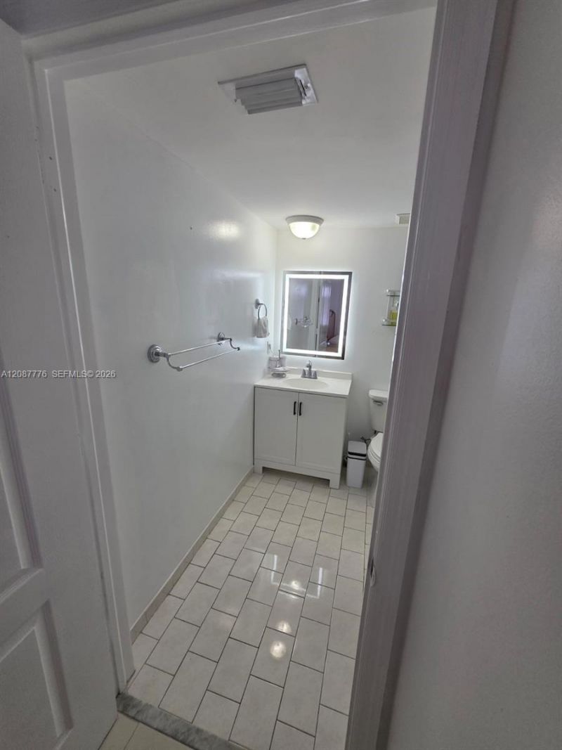 4691 NW 9th St, Unit 204, Miami, FL 33126 Photo