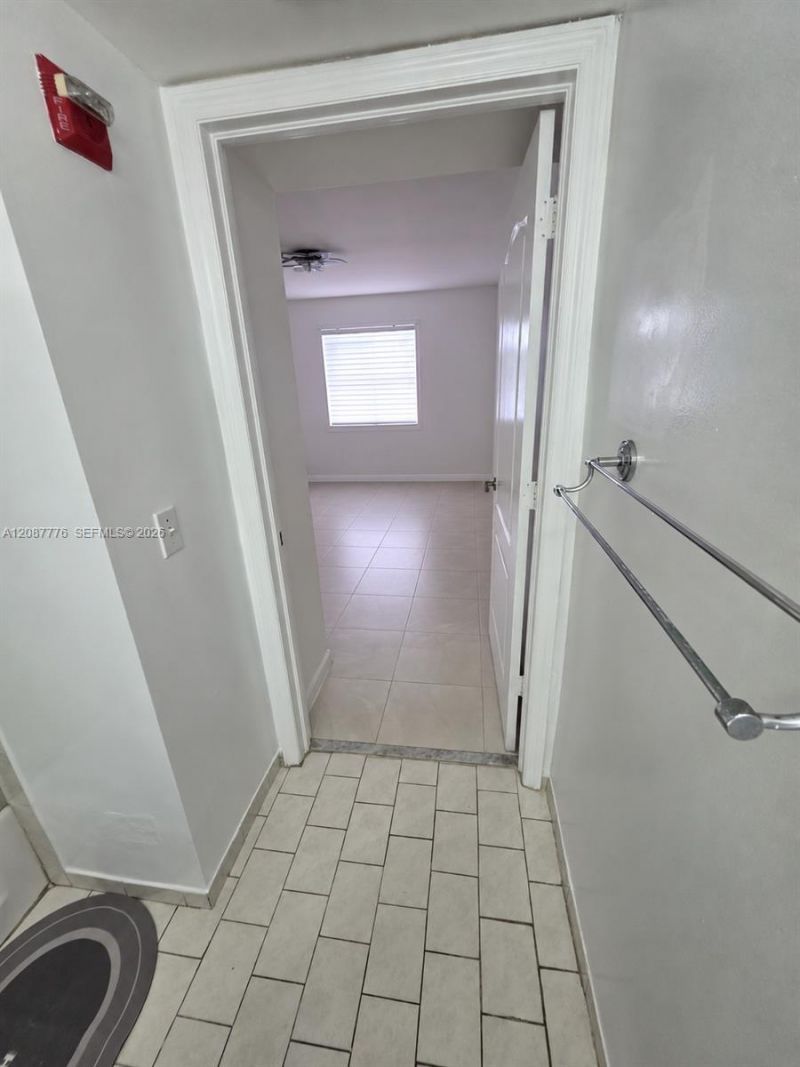 4691 NW 9th St, Unit 204, Miami, FL 33126 Photo