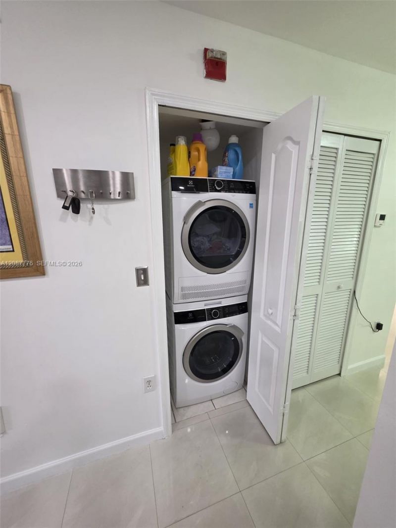 4691 NW 9th St, Unit 204, Miami, FL 33126 Photo