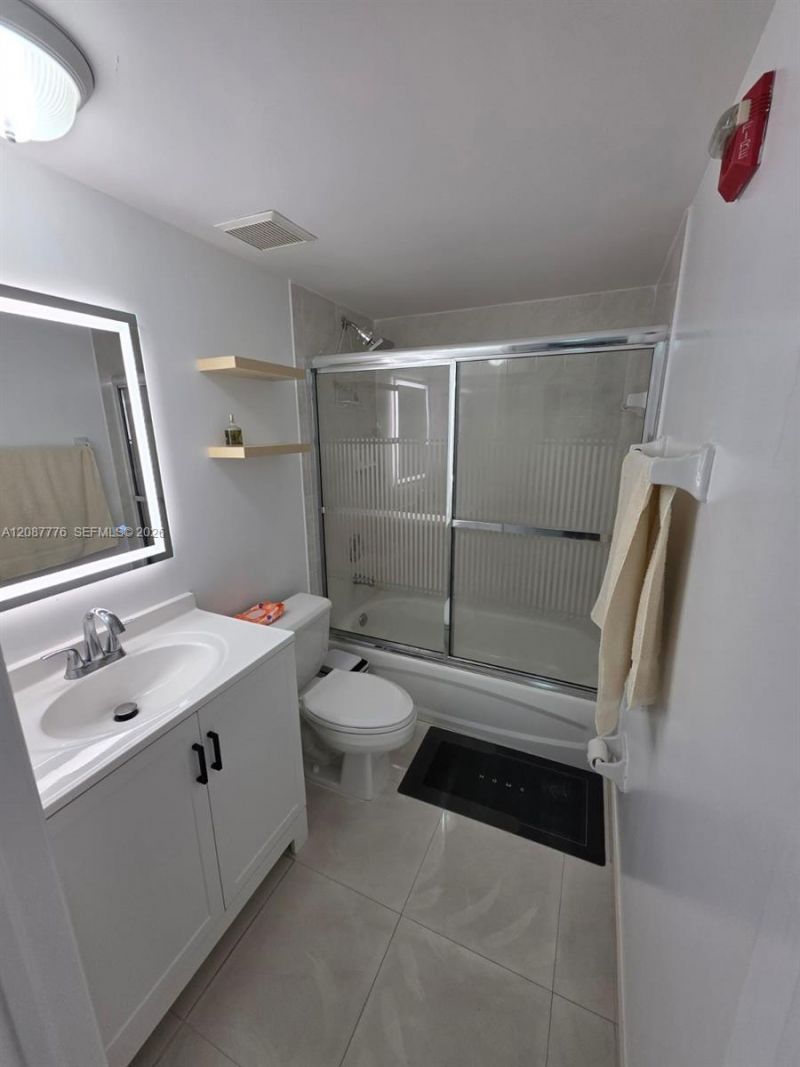4691 NW 9th St, Unit 204, Miami, FL 33126 Photo
