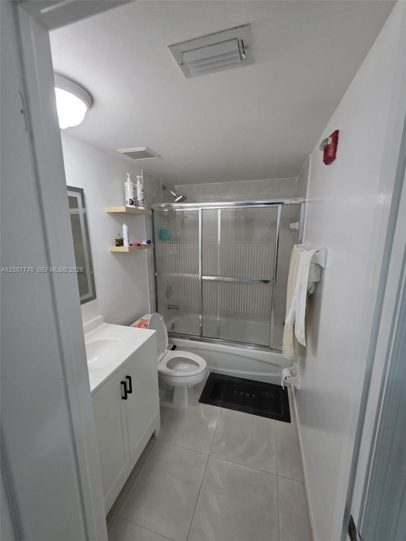 4691 NW 9th St, Unit 204, Miami, FL 33126 Photo