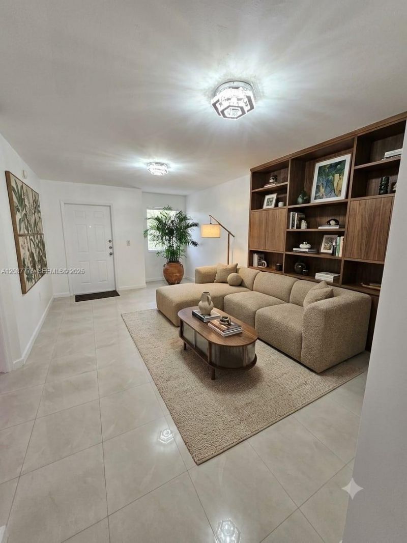 4691 NW 9th St, Unit 204, Miami, FL 33126 Photo
